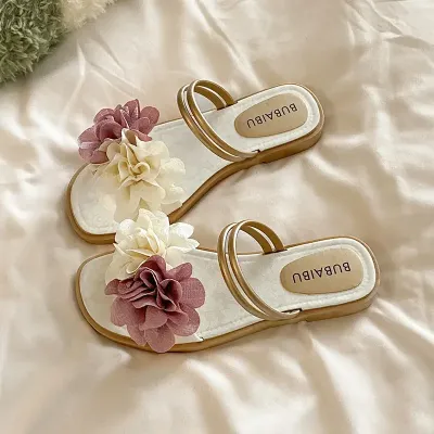 TWO-COLOR FLOWER FLAT BOTTOM SANDALS